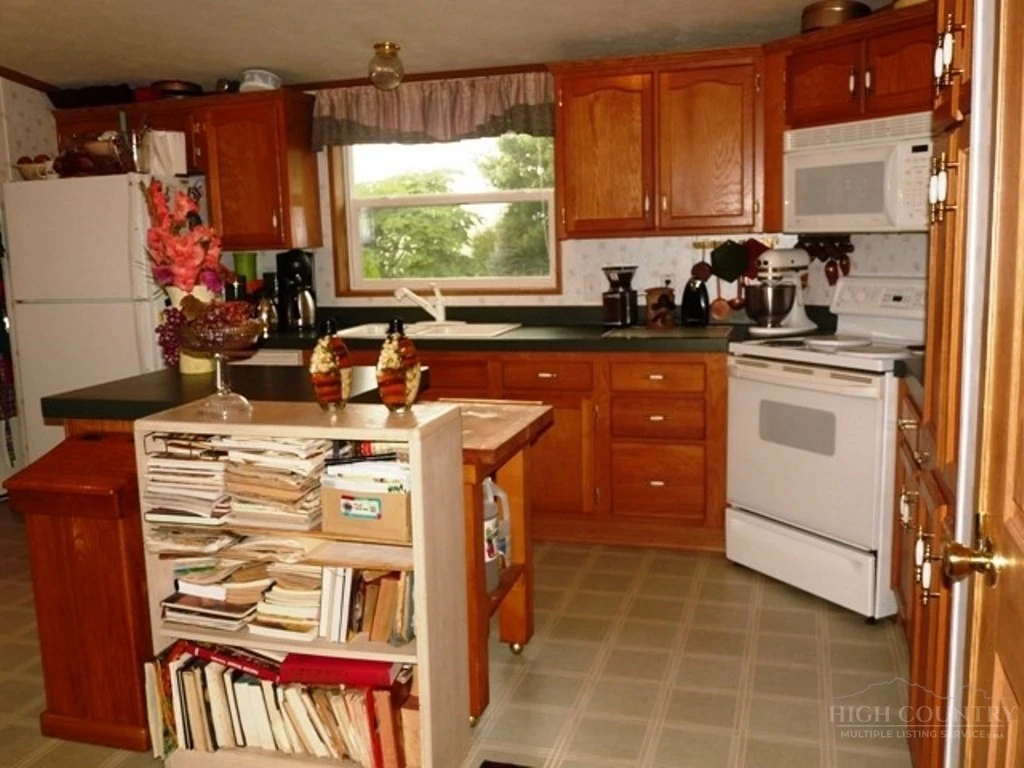Image number 21 for the current listing