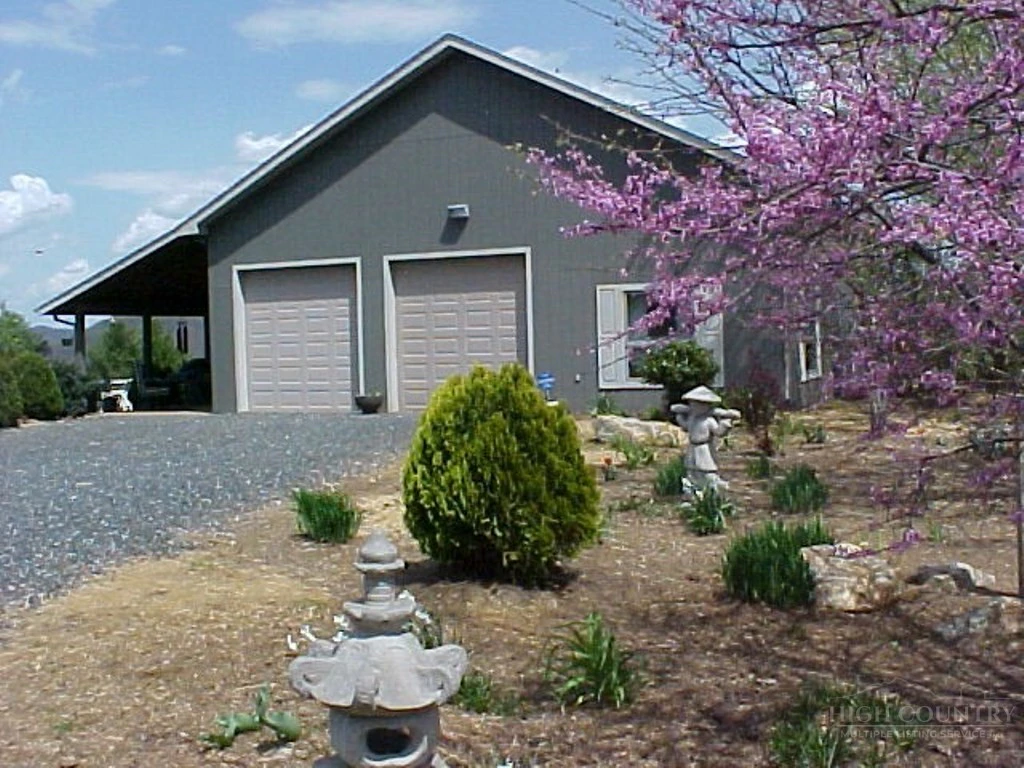 Image number 2 for the current listing