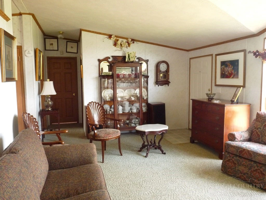 Image number 17 for the current listing