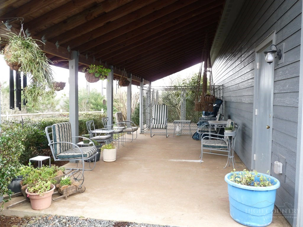 Image number 3 for the current listing