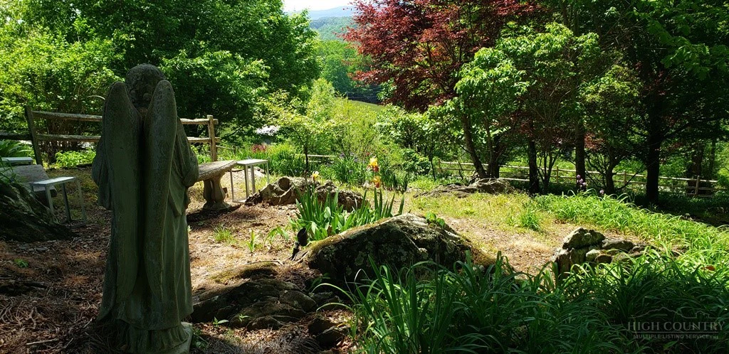 Image number 13 for the current listing