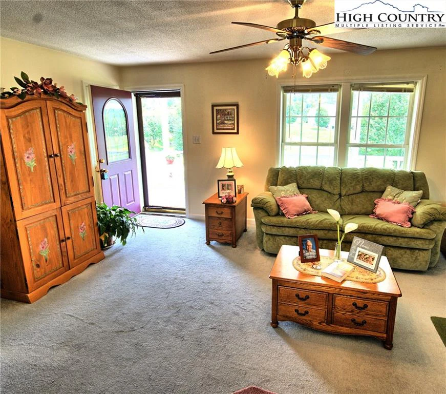 Image number 12 for the current listing
