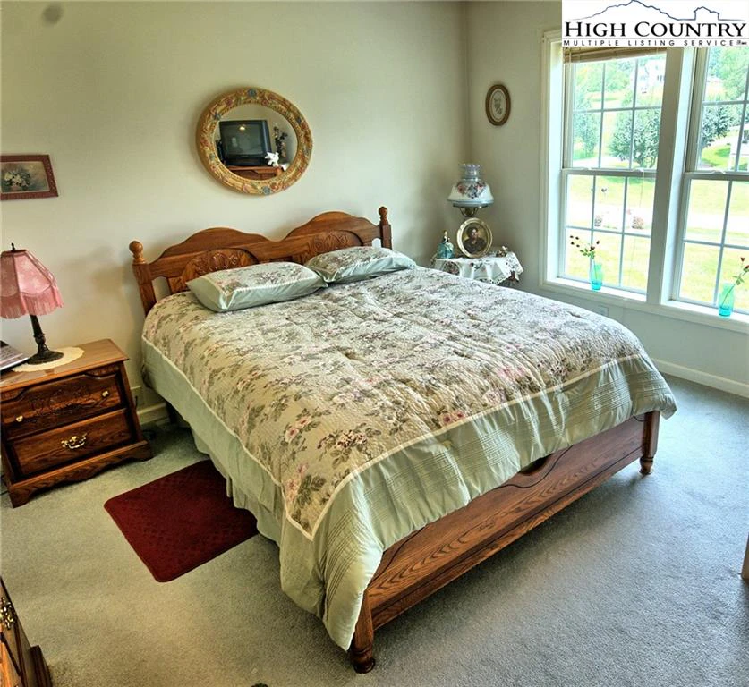 Image number 9 for the current listing