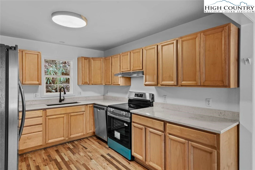Image number 21 for the current listing