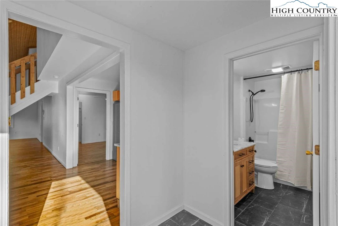 Image number 19 for the current listing