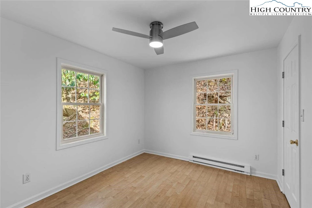 Image number 13 for the current listing