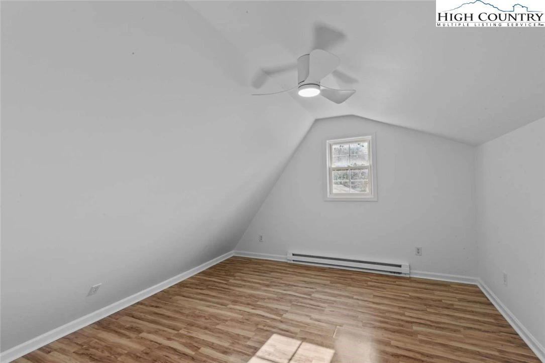 Image number 9 for the current listing