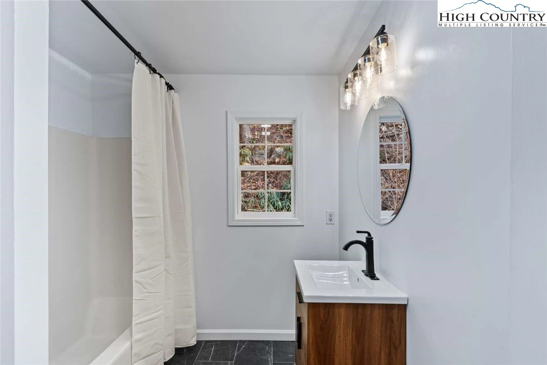 Image number 7 for the current listing