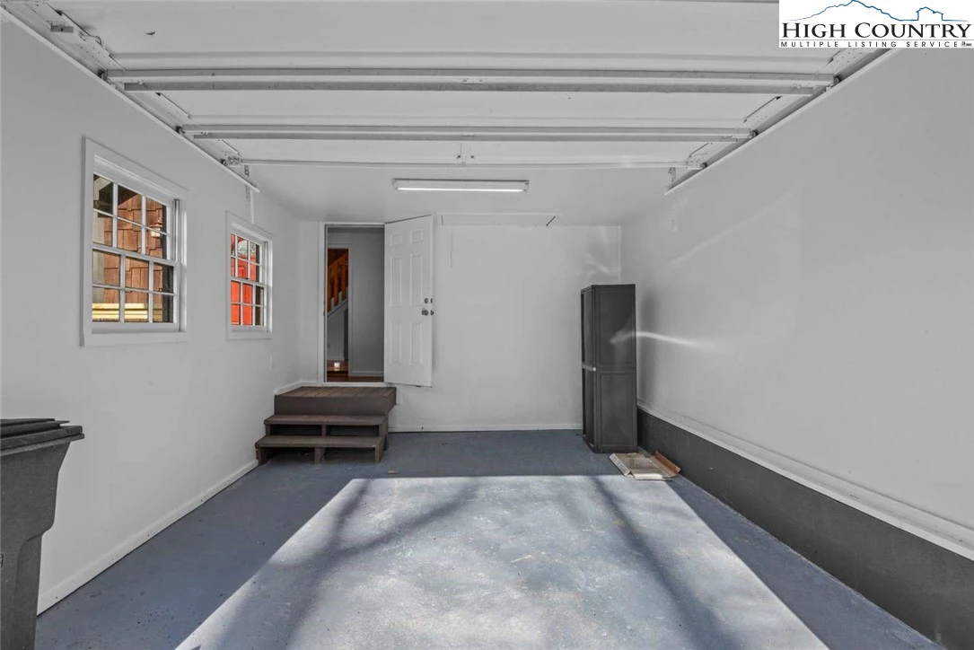 Image number 5 for the current listing