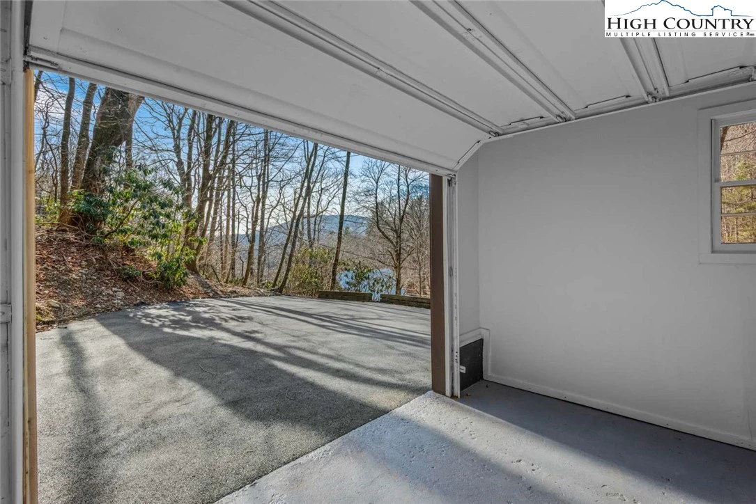 Image number 4 for the current listing