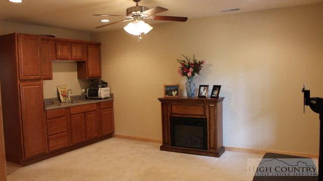 Image number 6 for the current listing