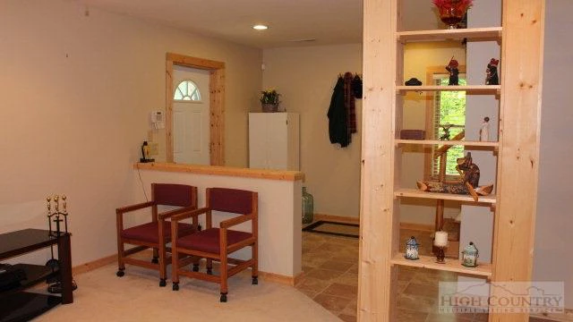 Image number 5 for the current listing