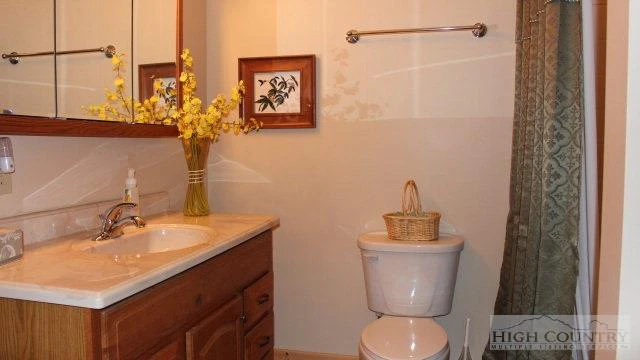 Image number 4 for the current listing