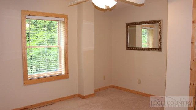 Image number 3 for the current listing