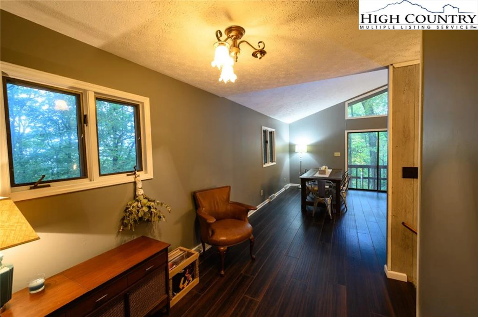 Image number 13 for the current listing