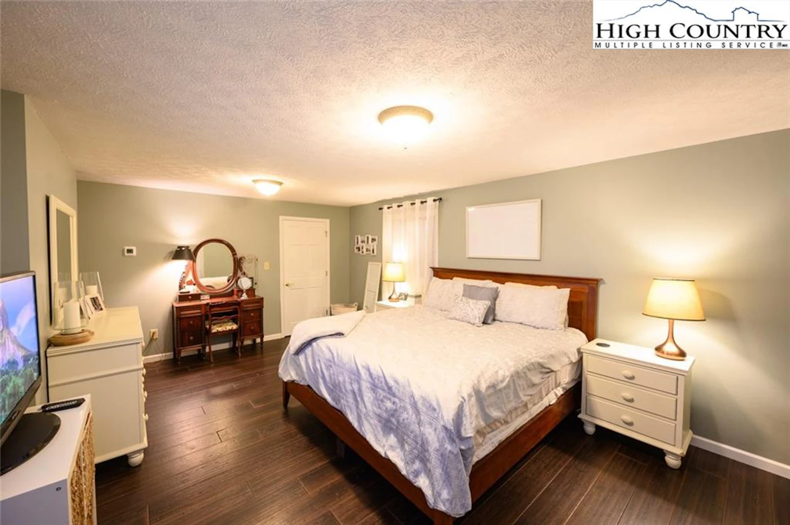 Image number 4 for the current listing