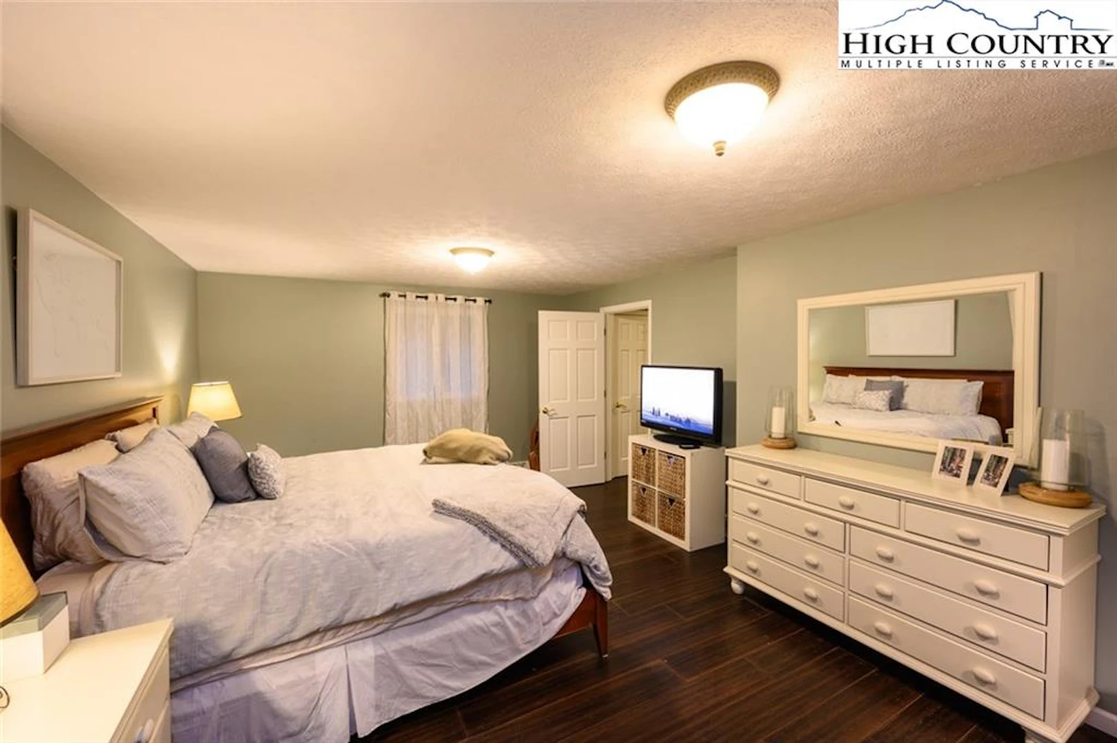 Image number 6 for the current listing