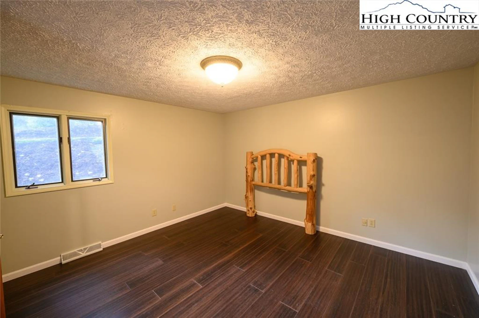 Image number 9 for the current listing