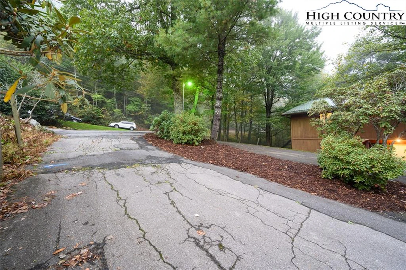 Image number 19 for the current listing