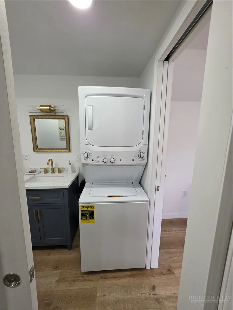 Image number 7 for the current listing