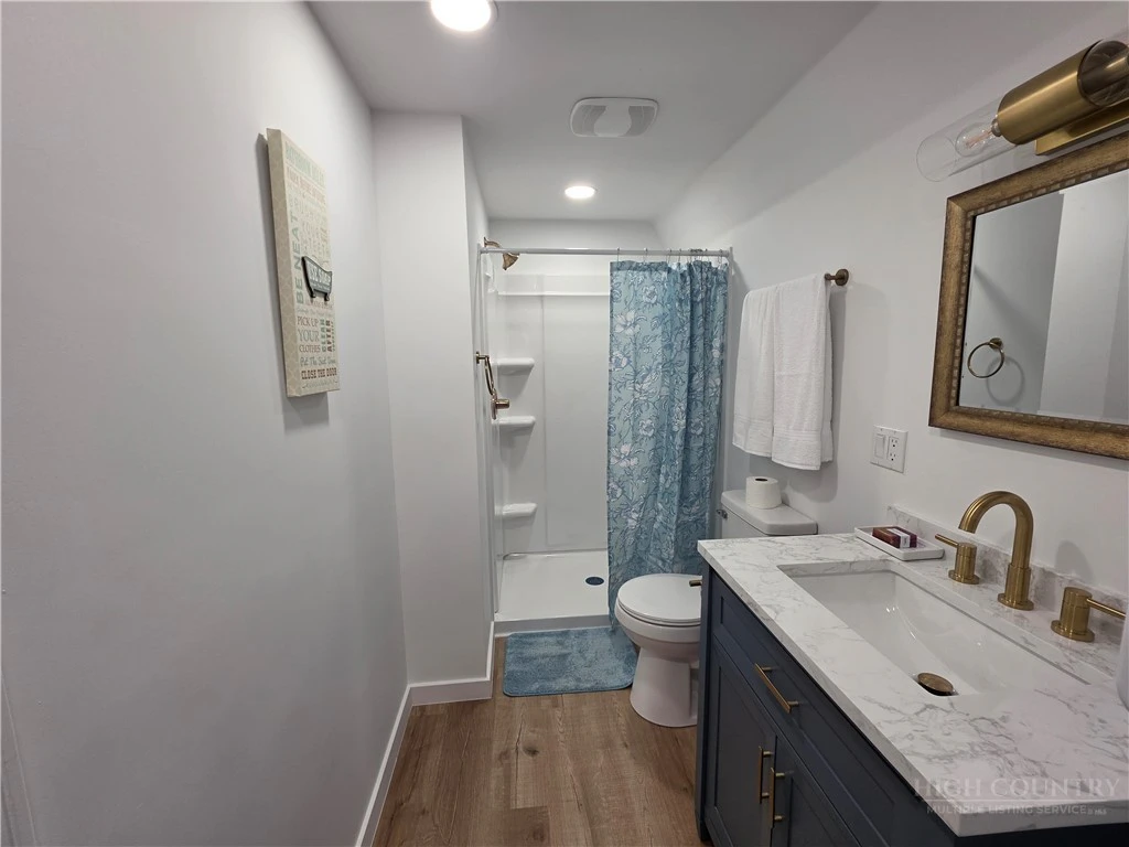 Image number 4 for the current listing