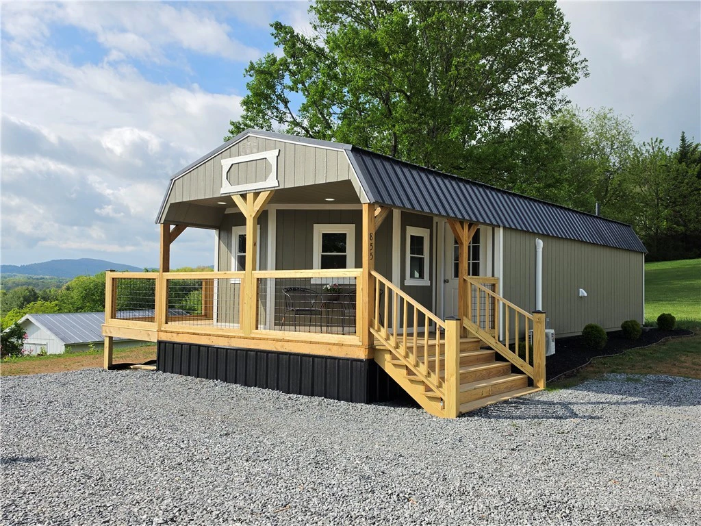 Image number 1 for the current listing