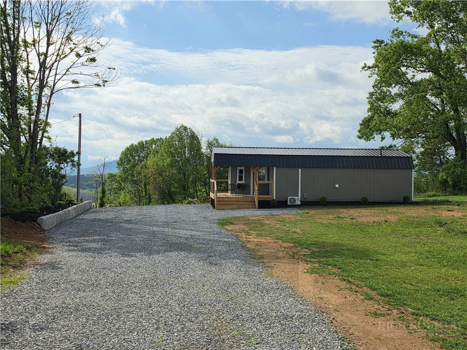 Image number 19 for the current listing