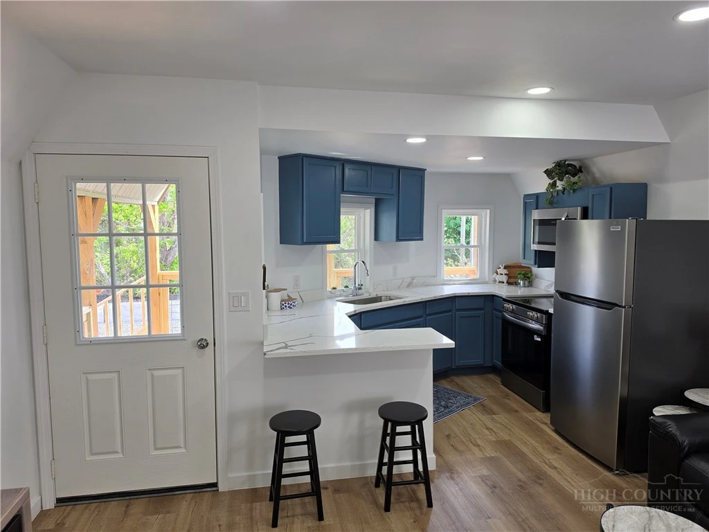 Image number 18 for the current listing
