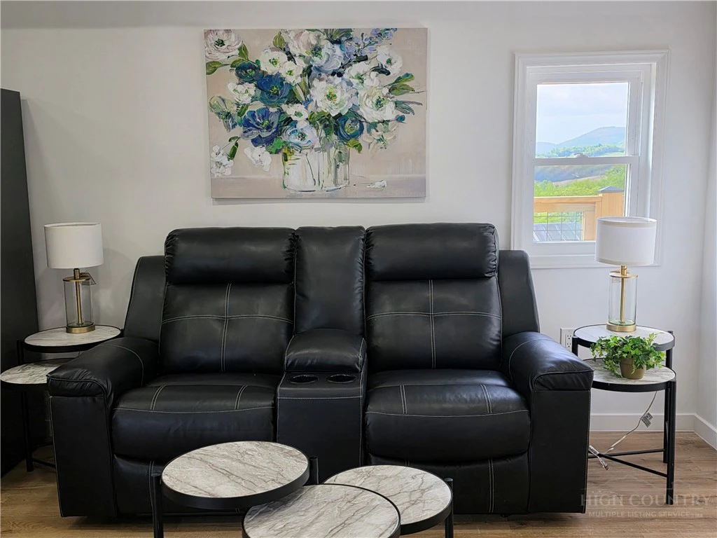 Image number 12 for the current listing