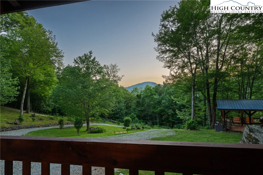 Image number 21 for the current listing