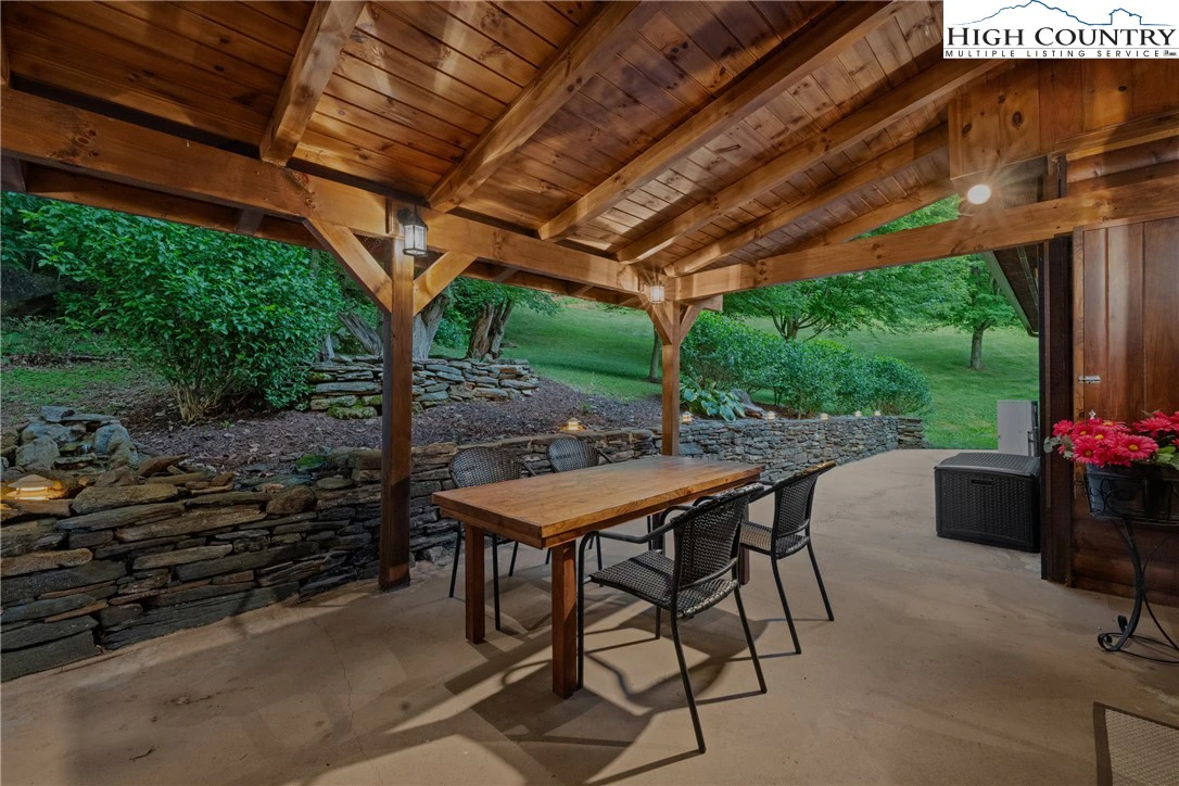 Image number 20 for the current listing