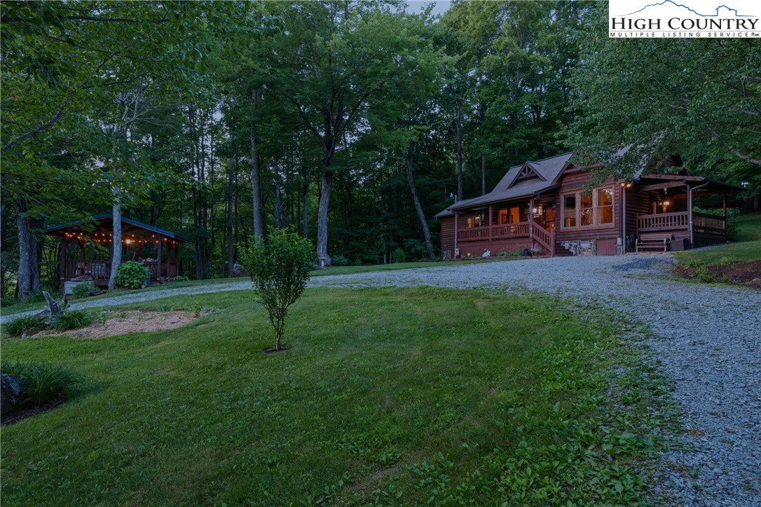 Image number 19 for the current listing