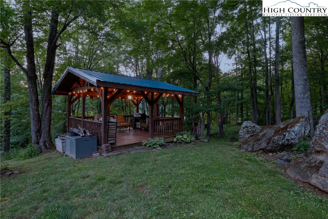 Image number 18 for the current listing