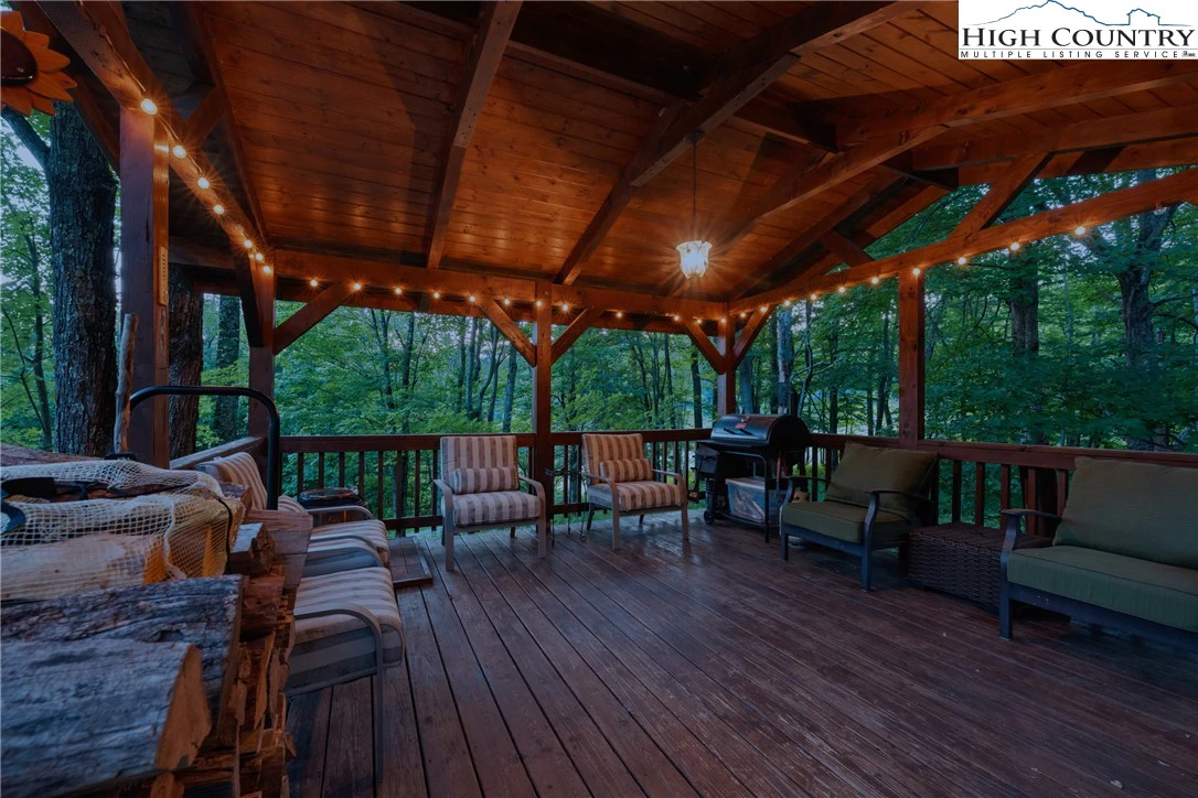 Image number 17 for the current listing