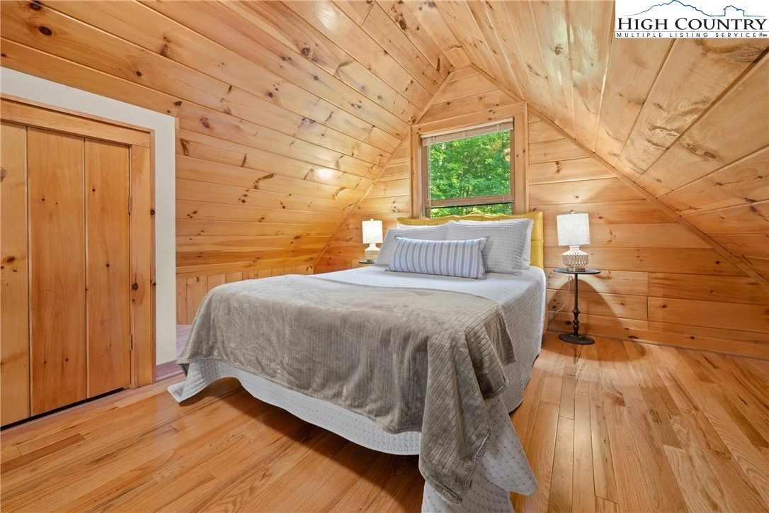 Image number 2 for the current listing