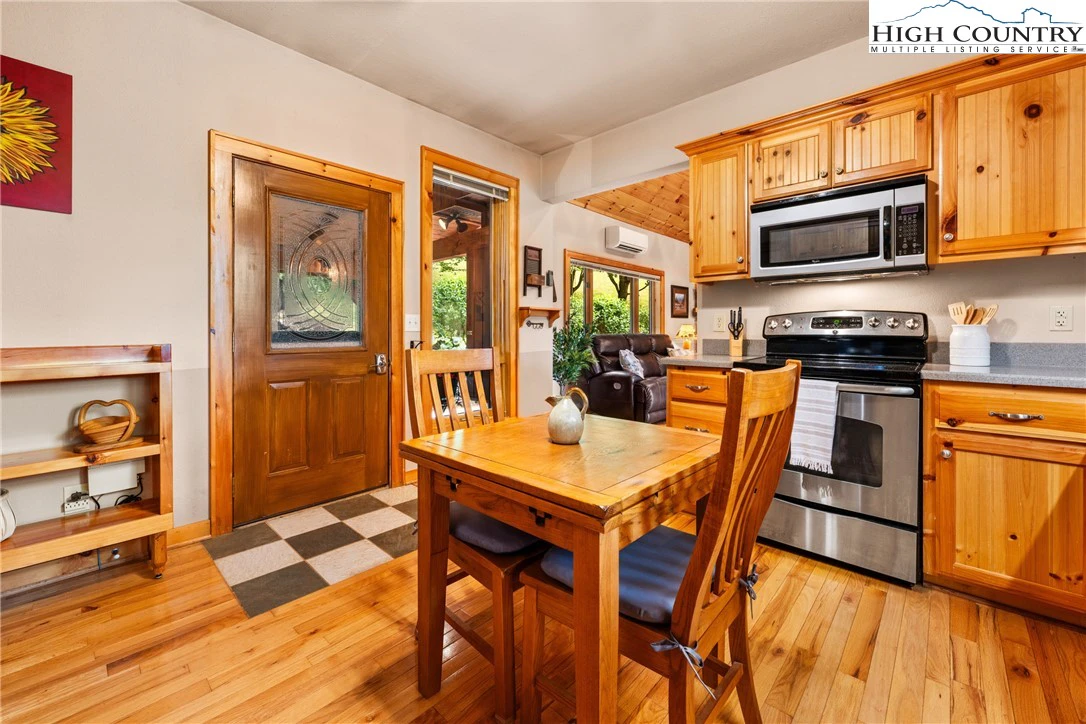 Image number 9 for the current listing