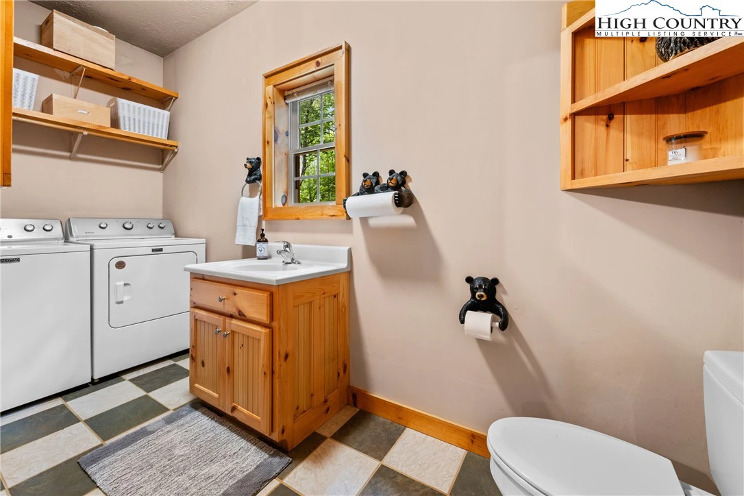 Image number 8 for the current listing