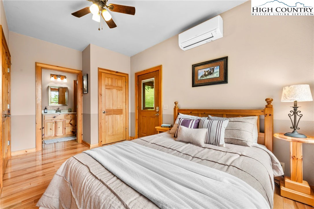 Image number 7 for the current listing
