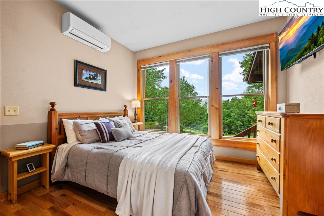 Image number 6 for the current listing