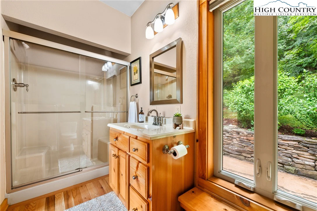 Image number 5 for the current listing