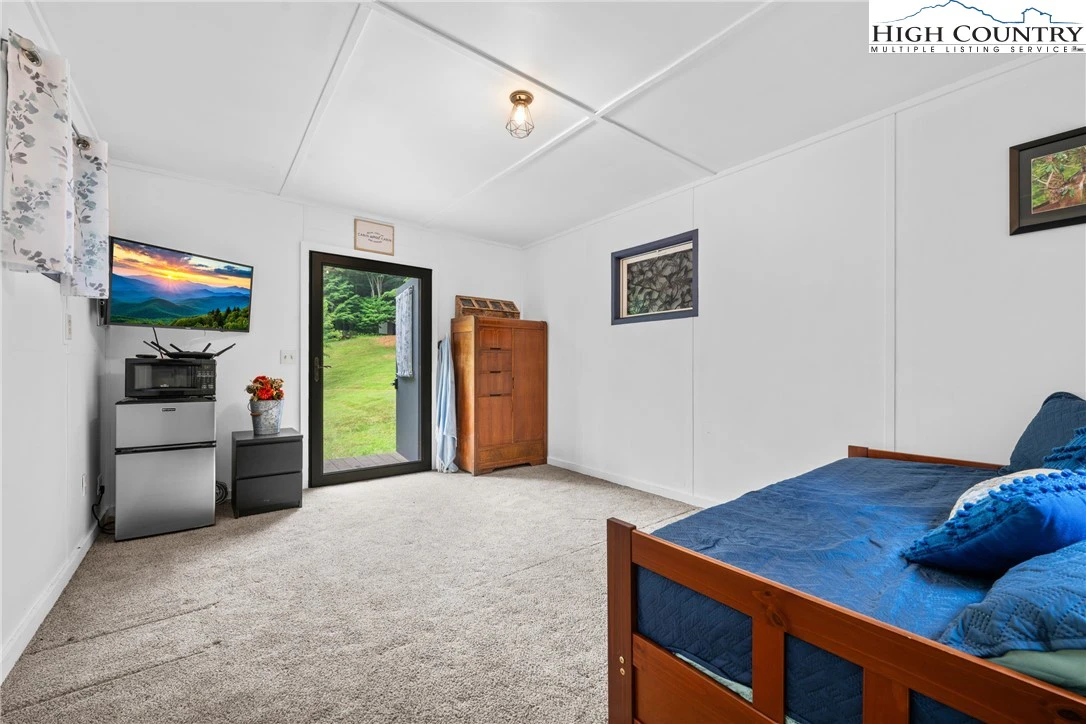 Image number 12 for the current listing