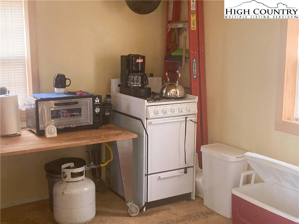 Image number 6 for the current listing