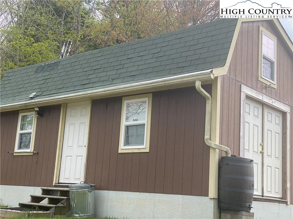 Image number 18 for the current listing