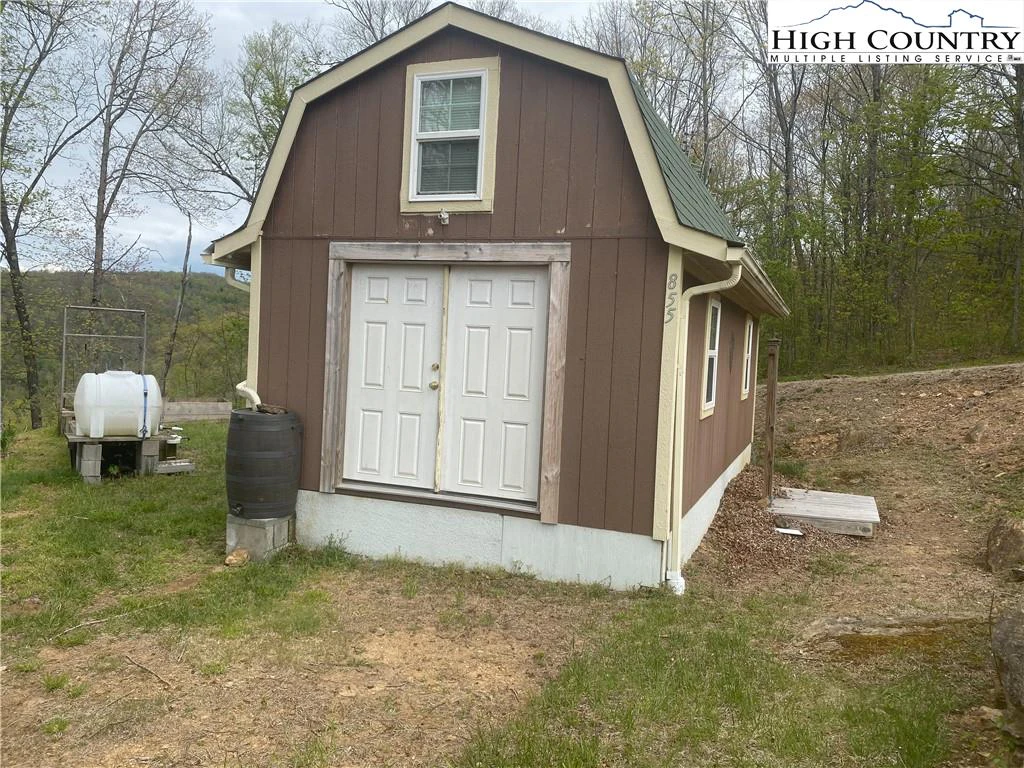 Image number 17 for the current listing