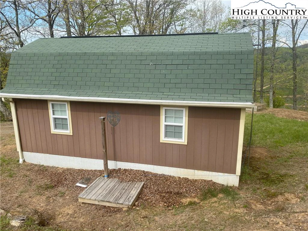 Image number 13 for the current listing