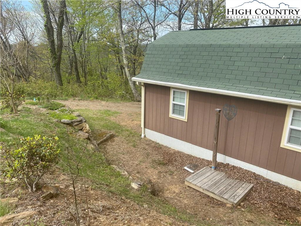 Image number 12 for the current listing