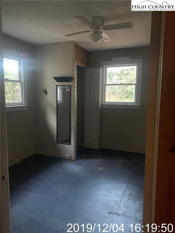 Image number 19 for the current listing