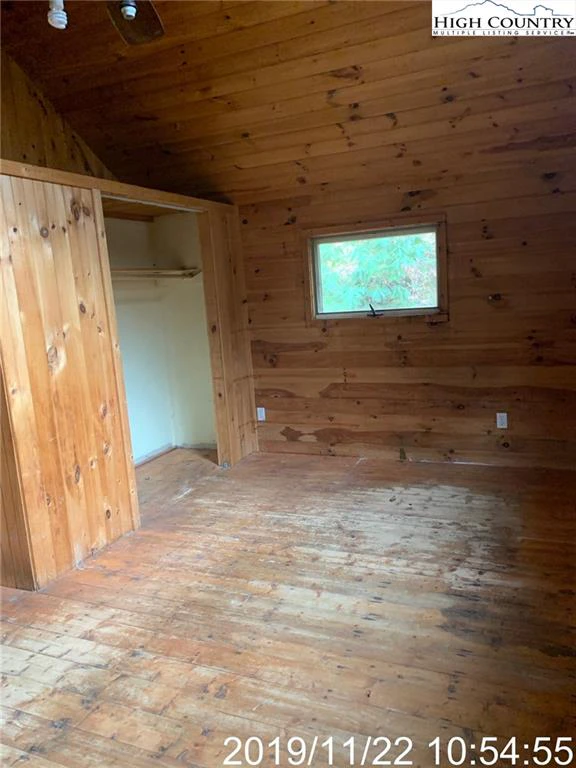 Image number 18 for the current listing
