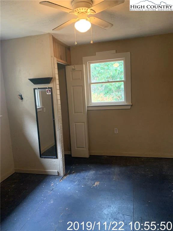 Image number 4 for the current listing