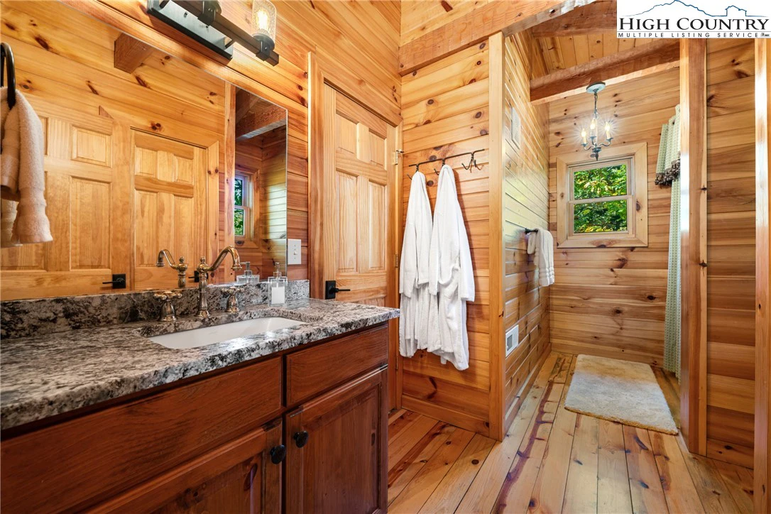 Image number 10 for the current listing